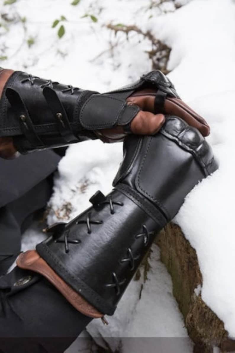 Personality Retro Medieval Punk Men&#39;s Arm Guard Boxing Gloves Retro Hand Guard Field Hand Guard Leather Hand Guard Motorcycle Guard Glove